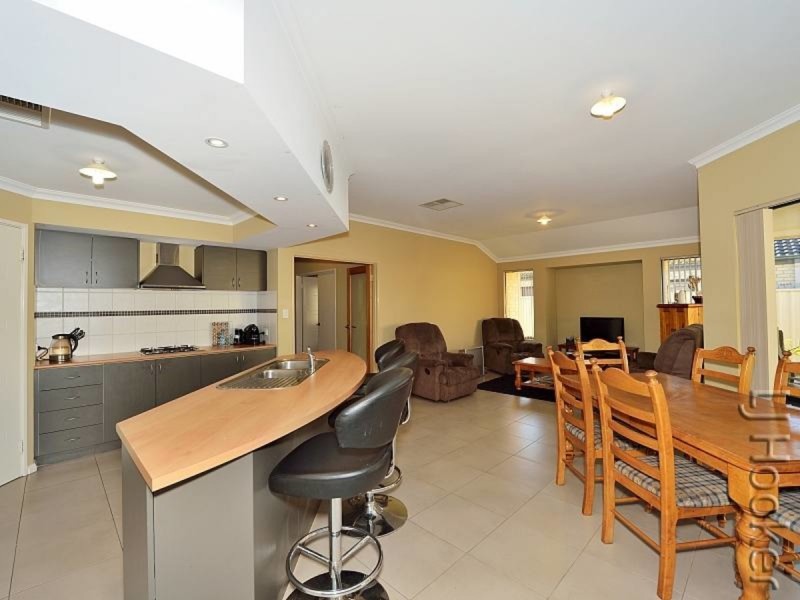 10 Balicup Way, Lakelands WA 6180