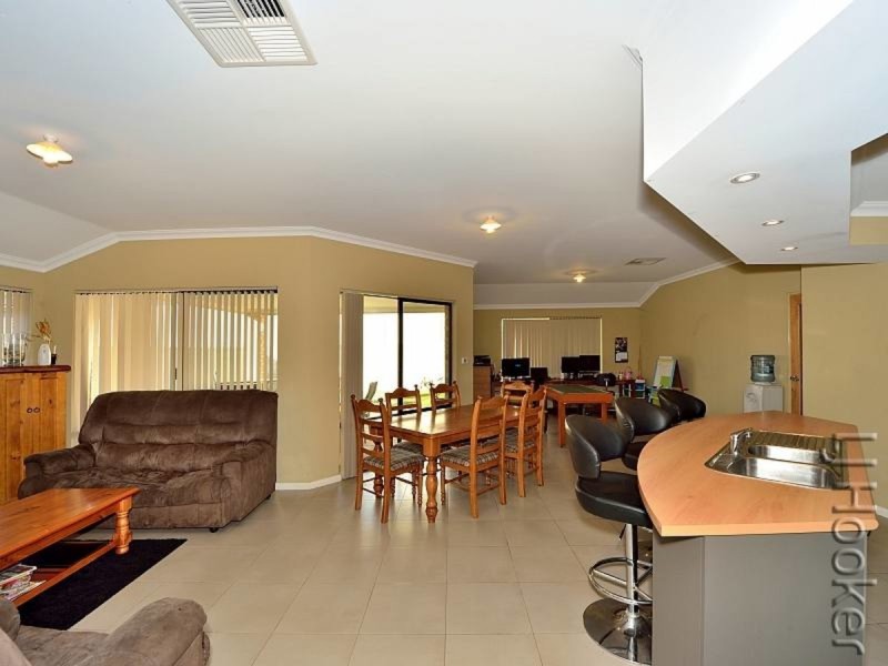 10 Balicup Way, Lakelands WA 6180