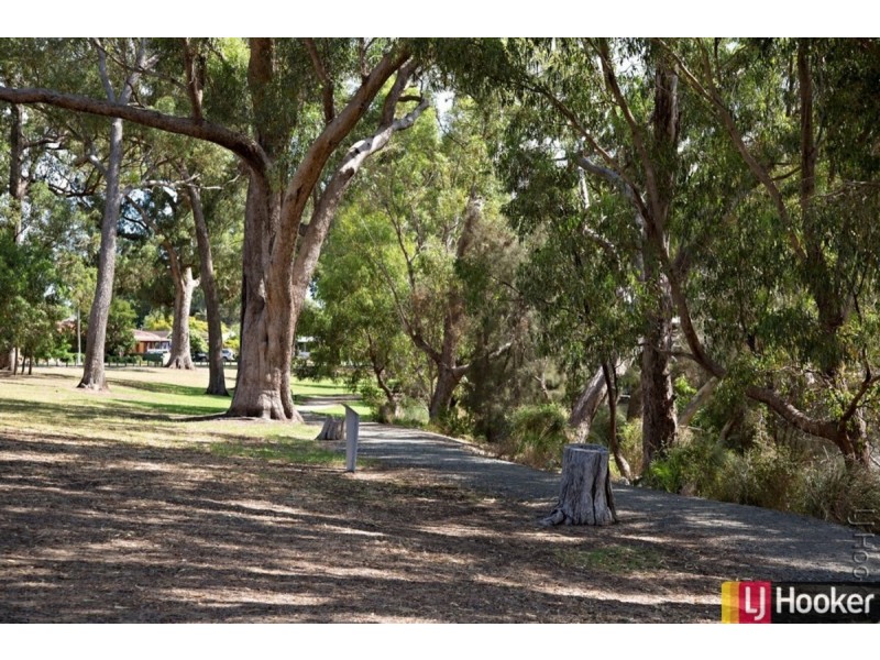 16 Redcliffe Road, Greenfields WA 6210