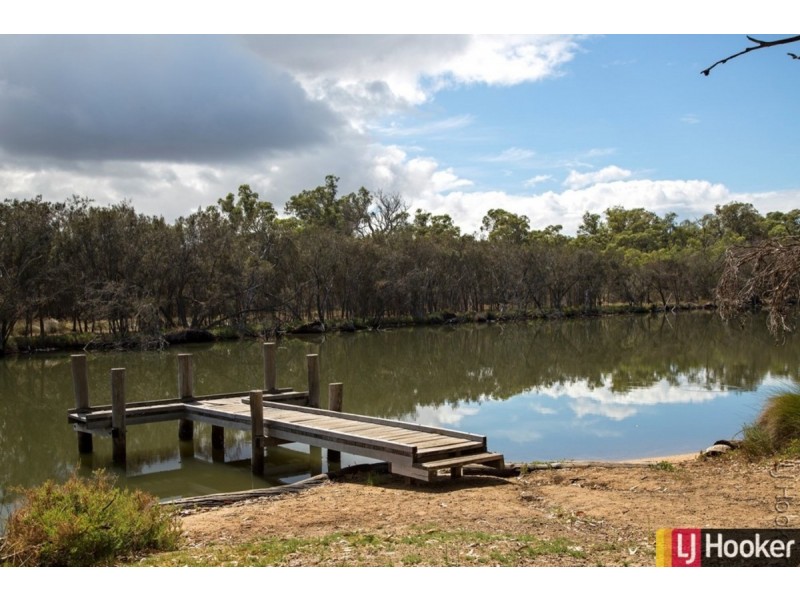 16 Redcliffe Road, Greenfields WA 6210