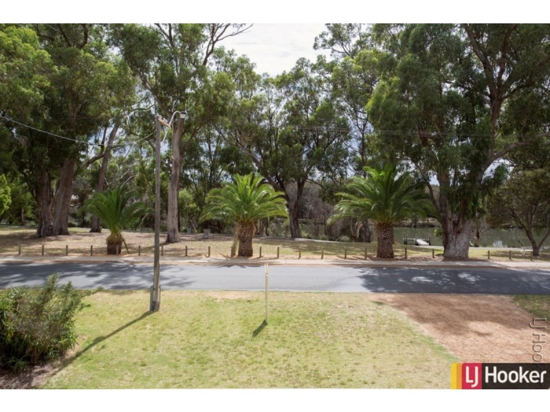 16 Redcliffe Road, Greenfields WA 6210
