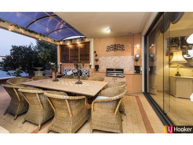 8 Rialto Place, Halls Head WA 6210