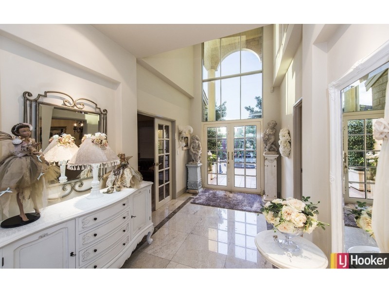 8 Rialto Place, Halls Head WA 6210