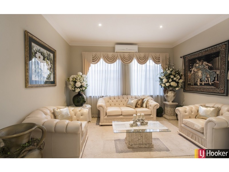 8 Rialto Place, Halls Head WA 6210