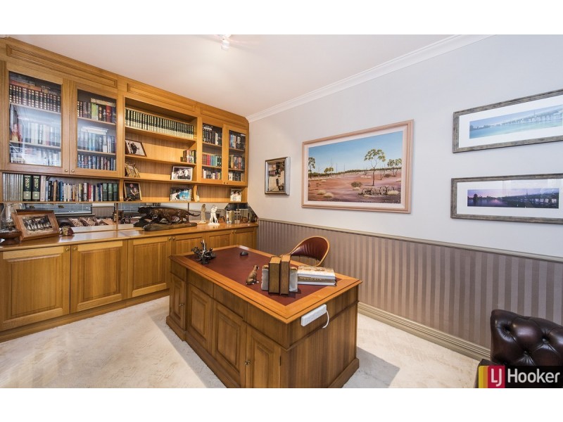 8 Rialto Place, Halls Head WA 6210