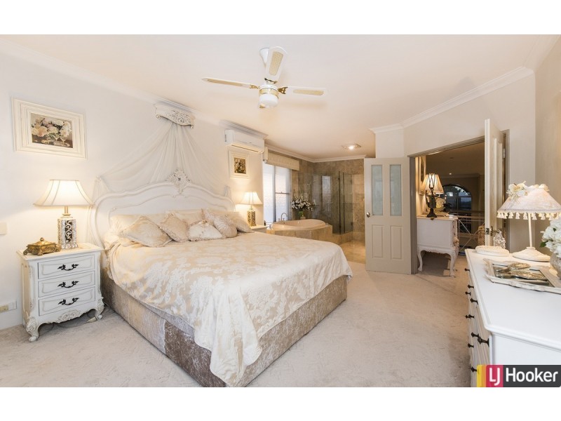 8 Rialto Place, Halls Head WA 6210