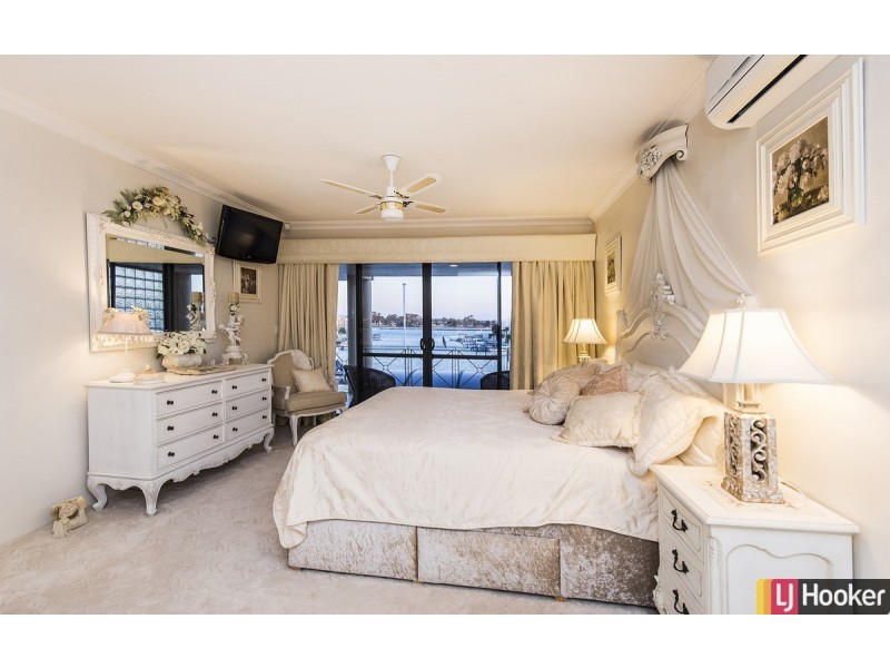 8 Rialto Place, Halls Head WA 6210