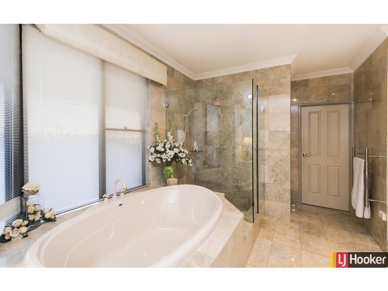 8 Rialto Place, Halls Head WA 6210