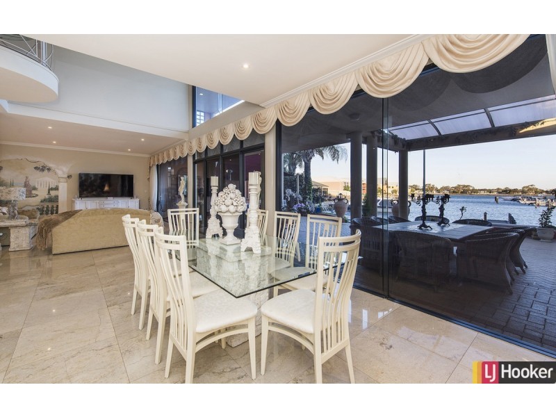 8 Rialto Place, Halls Head WA 6210