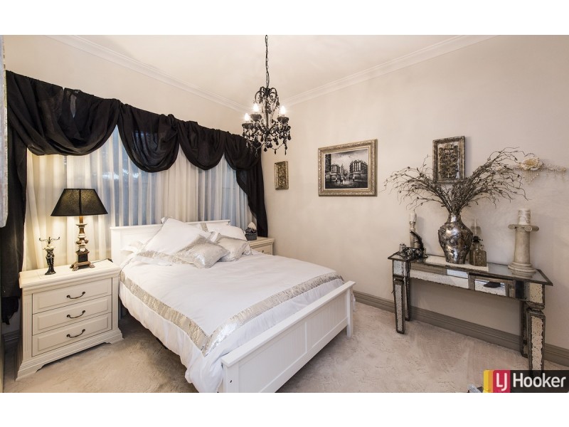 8 Rialto Place, Halls Head WA 6210