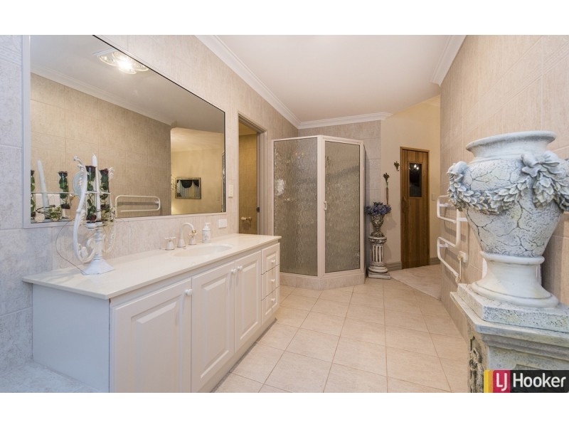 8 Rialto Place, Halls Head WA 6210