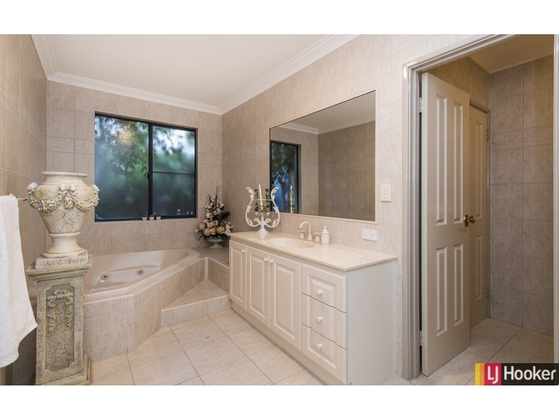 8 Rialto Place, Halls Head WA 6210