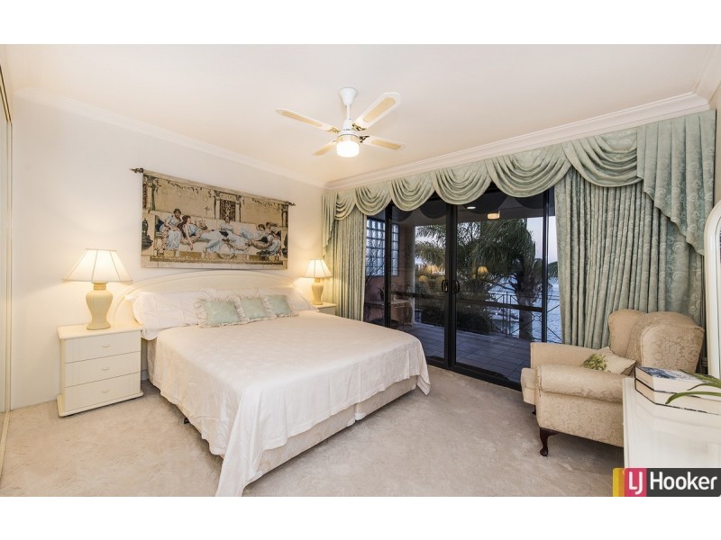 8 Rialto Place, Halls Head WA 6210