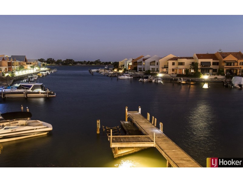 8 Rialto Place, Halls Head WA 6210