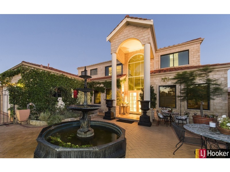 8 Rialto Place, Halls Head WA 6210