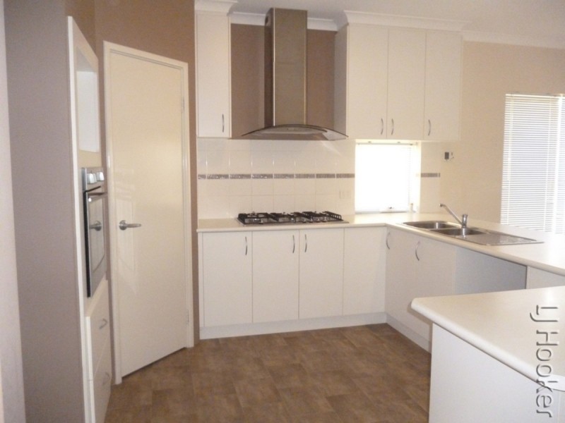 18 Still Meadow Turn, Meadow Springs WA 6210