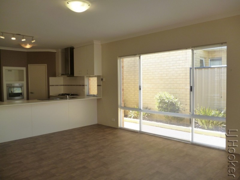 18 Still Meadow Turn, Meadow Springs WA 6210