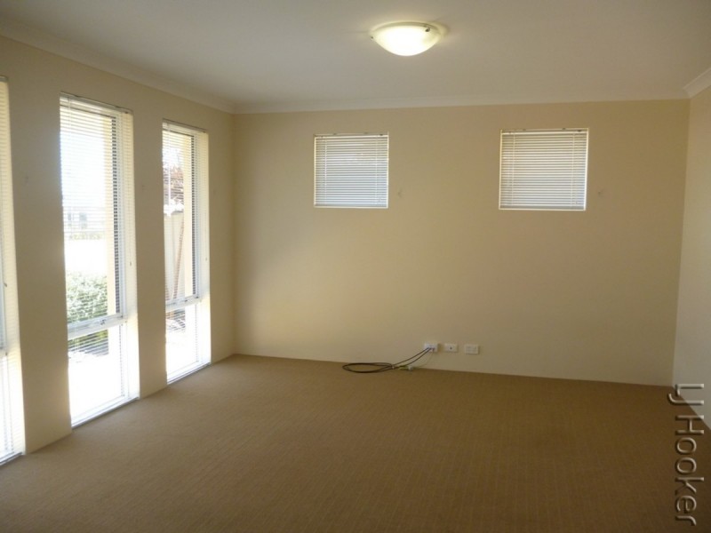 18 Still Meadow Turn, Meadow Springs WA 6210