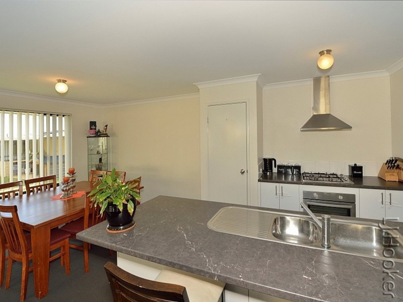 15 Lismore Ridge, Lakelands WA 6180