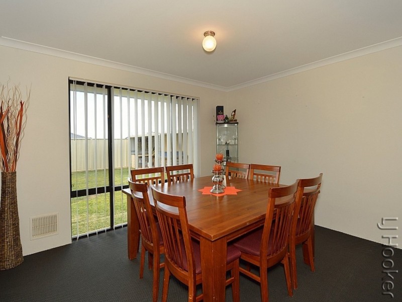15 Lismore Ridge, Lakelands WA 6180