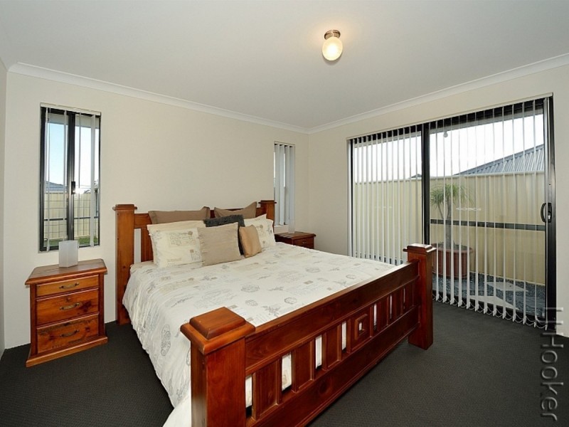 15 Lismore Ridge, Lakelands WA 6180