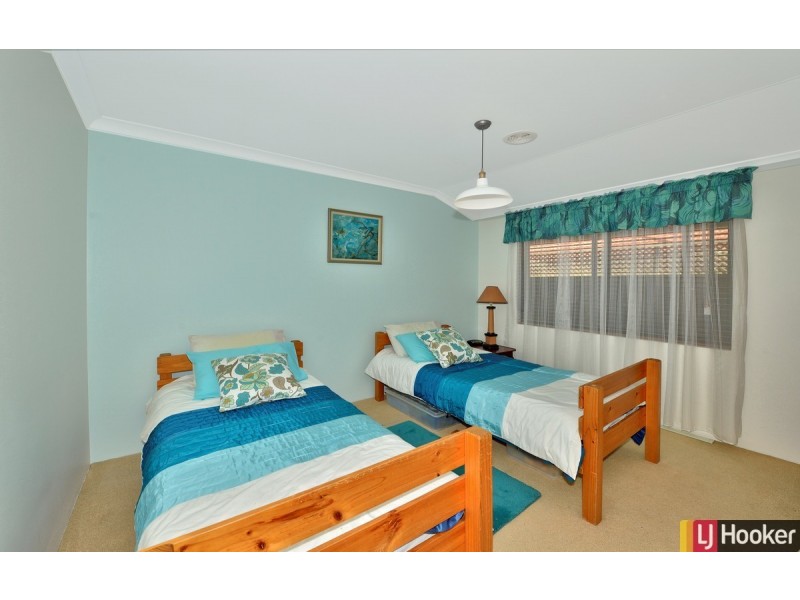 156 Peelwood Parade, Halls Head WA 6210