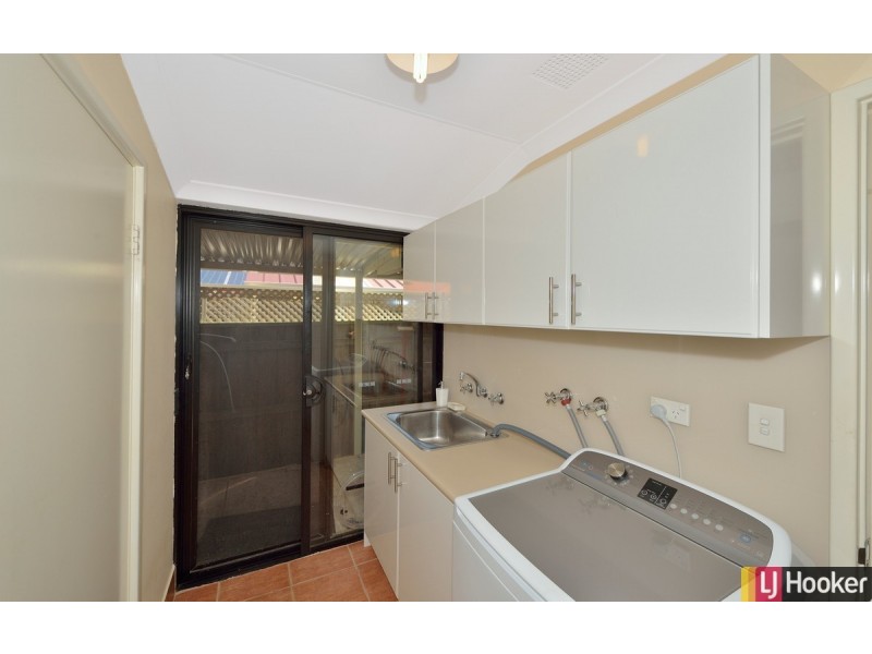 156 Peelwood Parade, Halls Head WA 6210