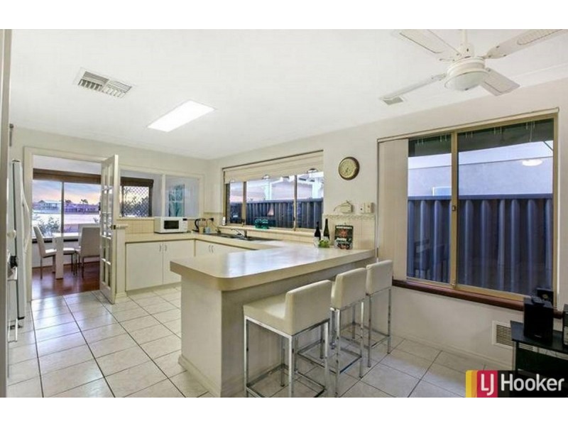 28 Donnelly Gardens, Dudley Park WA 6210
