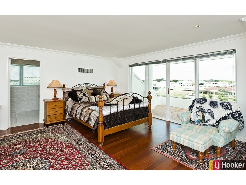 9 Cambria Island Retreat, Halls Head WA 6210