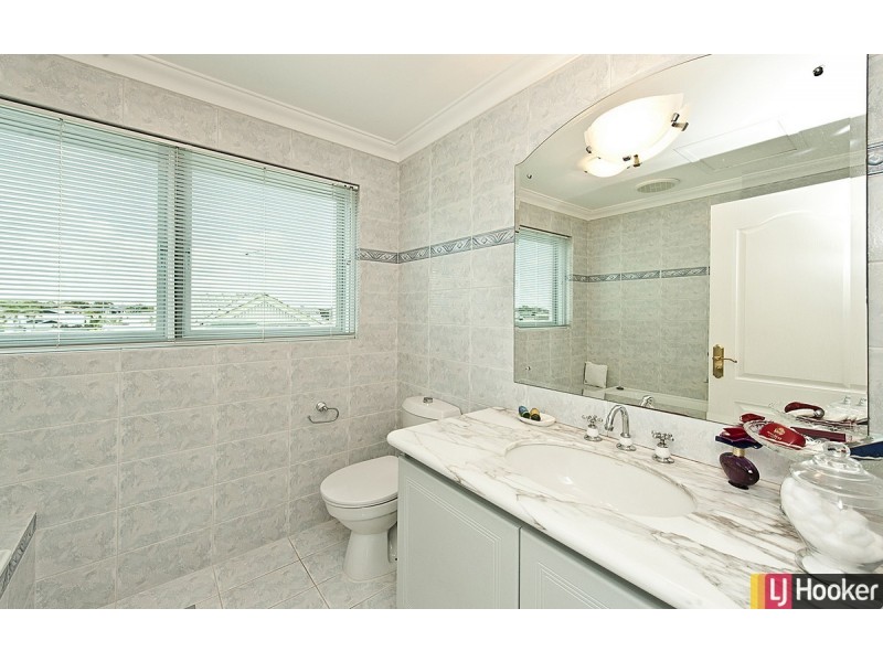 9 Cambria Island Retreat, Halls Head WA 6210