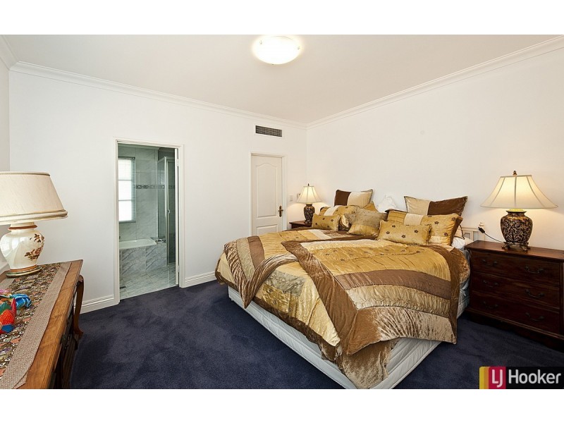 9 Cambria Island Retreat, Halls Head WA 6210