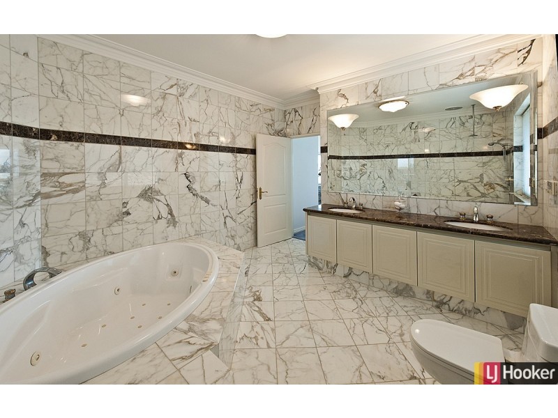 9 Cambria Island Retreat, Halls Head WA 6210