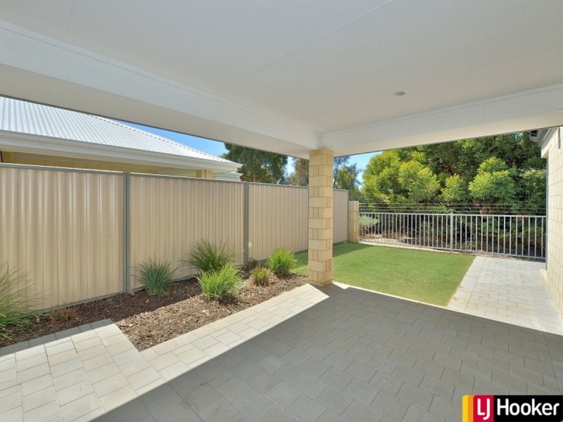 9 Pingle Drive, Greenfields WA 6210
