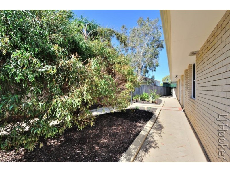 8 Parkwater Cove, Halls Head WA 6210