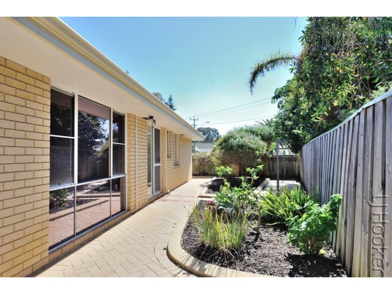 8 Parkwater Cove, Halls Head WA 6210