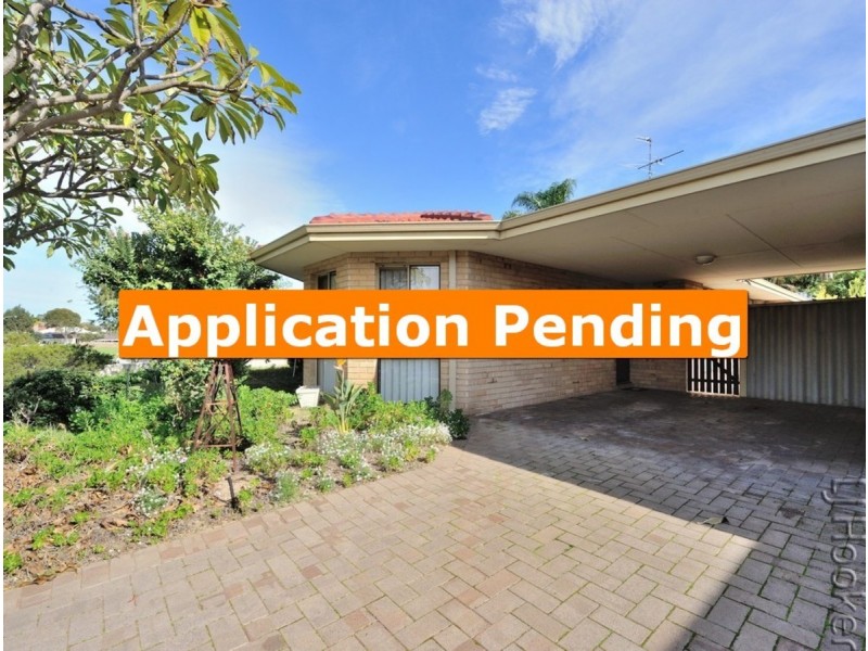 1/2 Gleneagles Place, Halls Head WA 6210