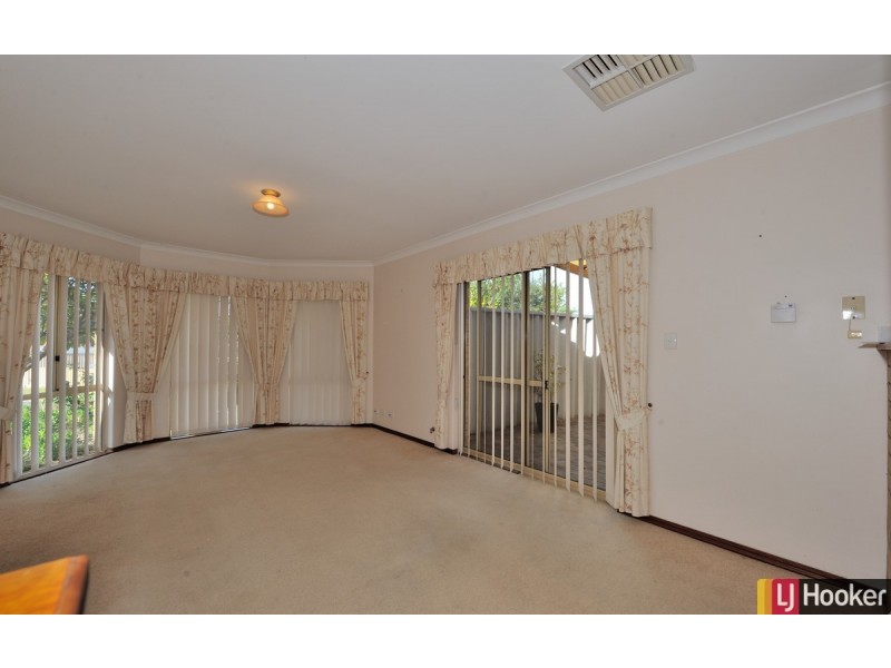 1/2 Gleneagles Place, Halls Head WA 6210