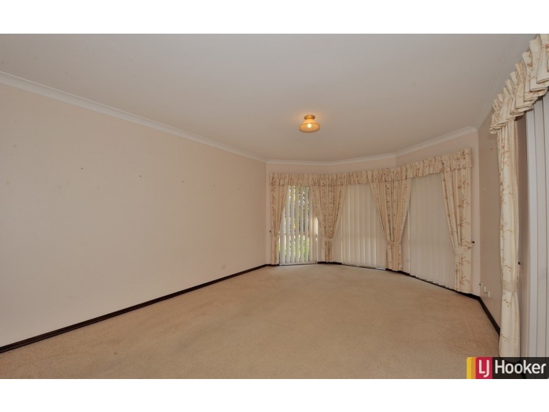 1/2 Gleneagles Place, Halls Head WA 6210