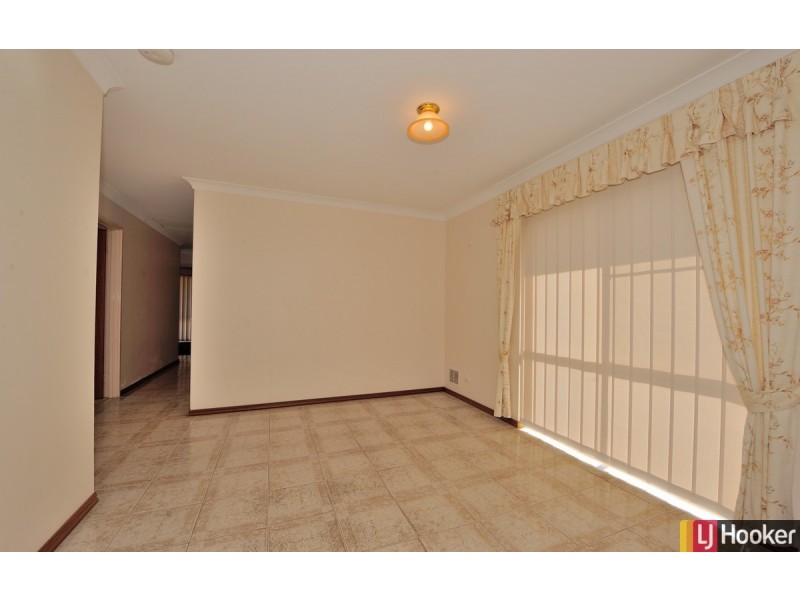 1/2 Gleneagles Place, Halls Head WA 6210