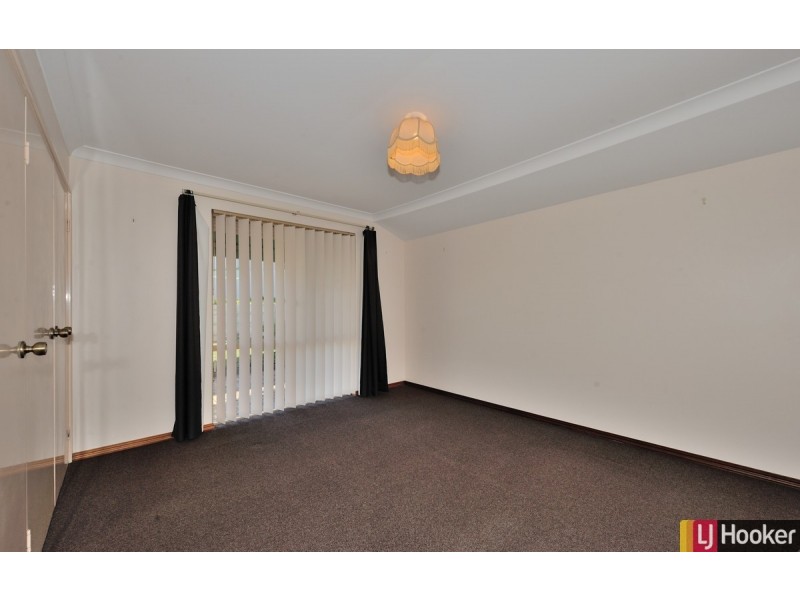 1/2 Gleneagles Place, Halls Head WA 6210