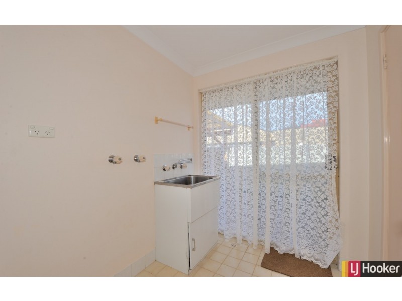 1/2 Gleneagles Place, Halls Head WA 6210