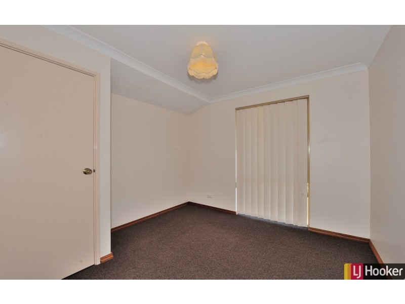 1/2 Gleneagles Place, Halls Head WA 6210