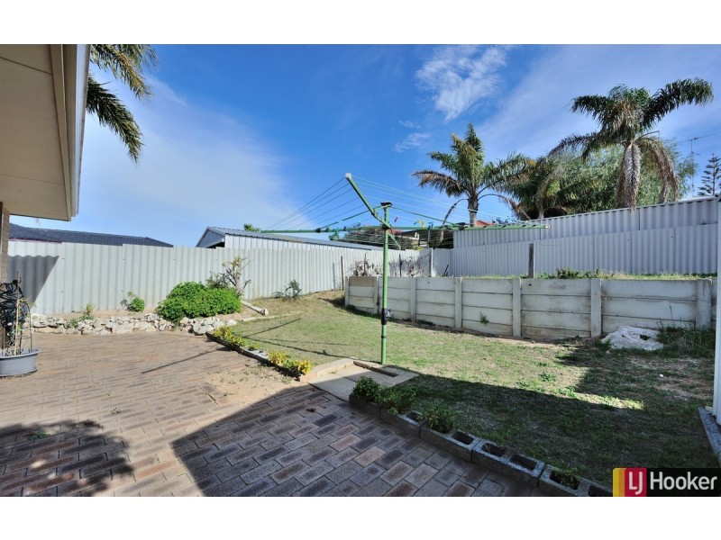 1/2 Gleneagles Place, Halls Head WA 6210