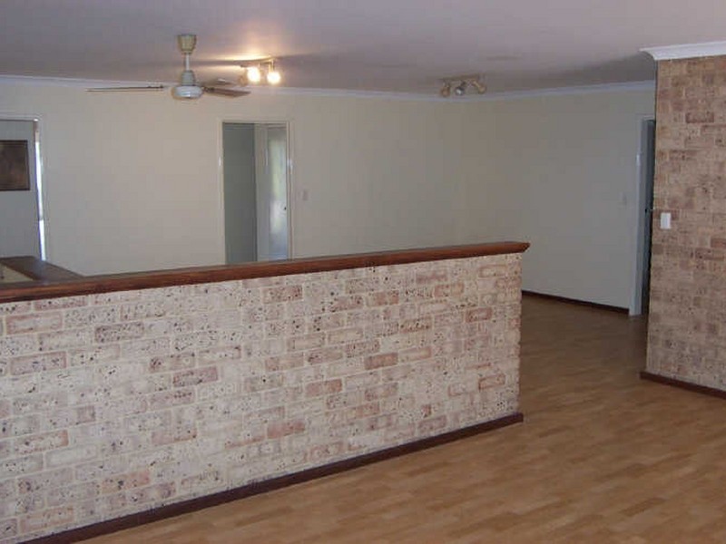 6 Columbia Close, Halls Head WA 6210