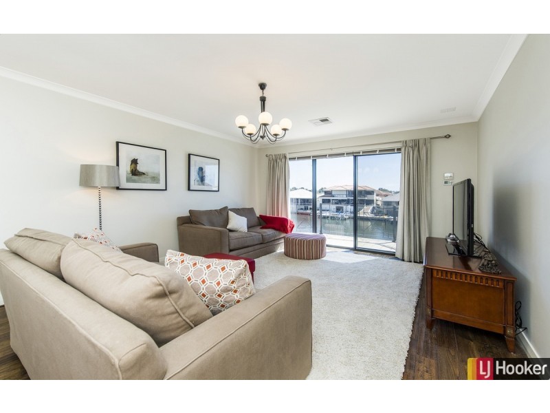18 Santavea Mews, Halls Head WA 6210