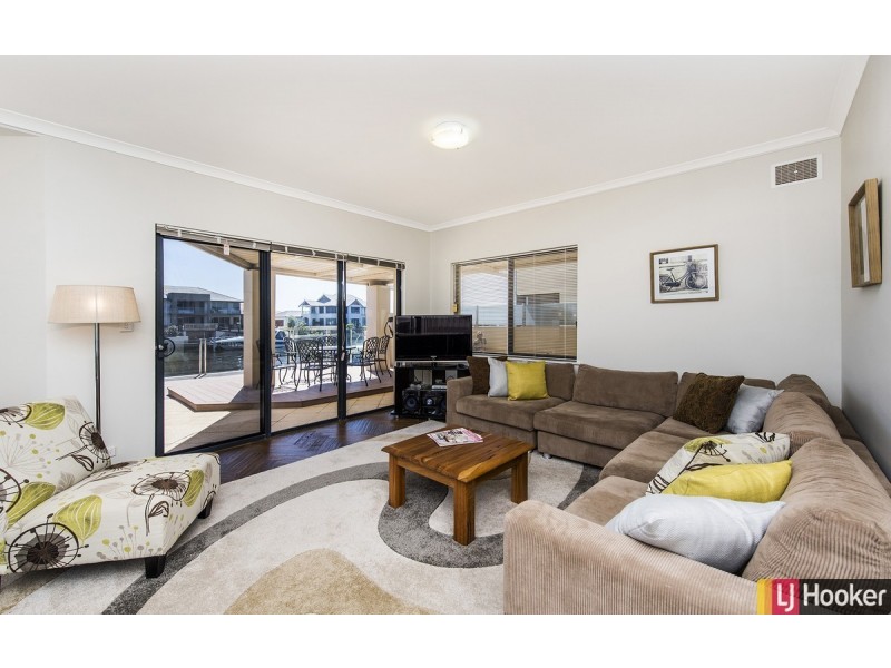 18 Santavea Mews, Halls Head WA 6210