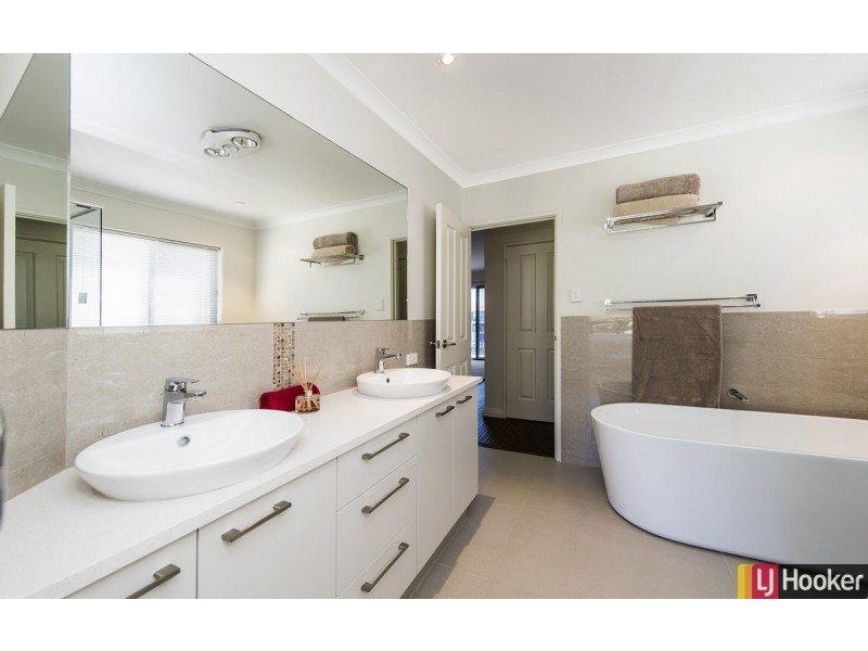 18 Santavea Mews, Halls Head WA 6210
