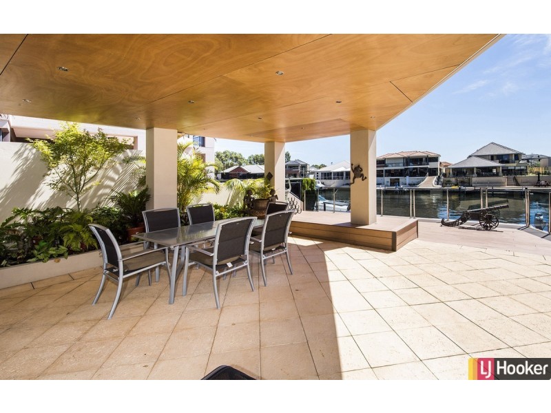18 Santavea Mews, Halls Head WA 6210