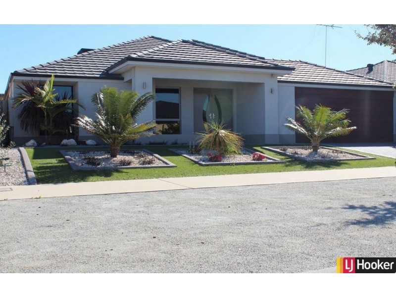 350 Peelwood Parade, Halls Head WA 6210