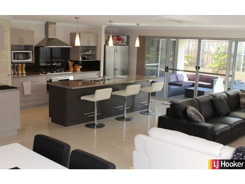 350 Peelwood Parade, Halls Head WA 6210